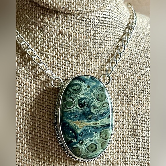 Crocodile Kambaba Jasper Pendant Necklace - Picture 9 of 10
